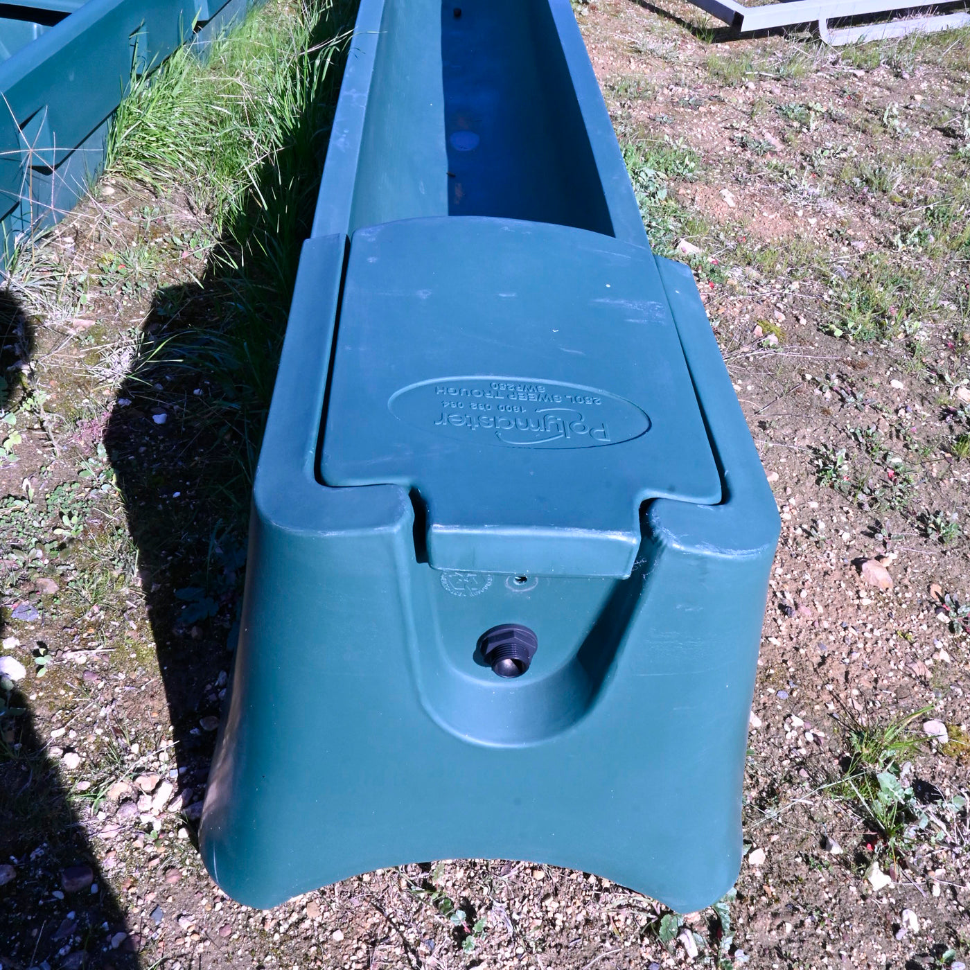 Sweep Trough 250l-25mm Valve