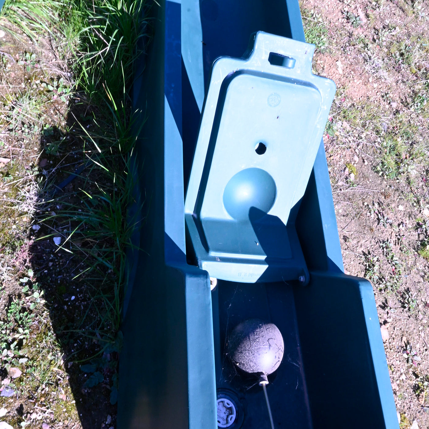 Sweep Trough 250l-25mm Valve