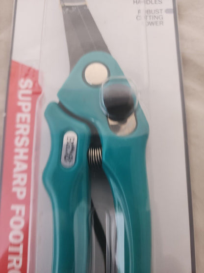 Compact Hoof Shear